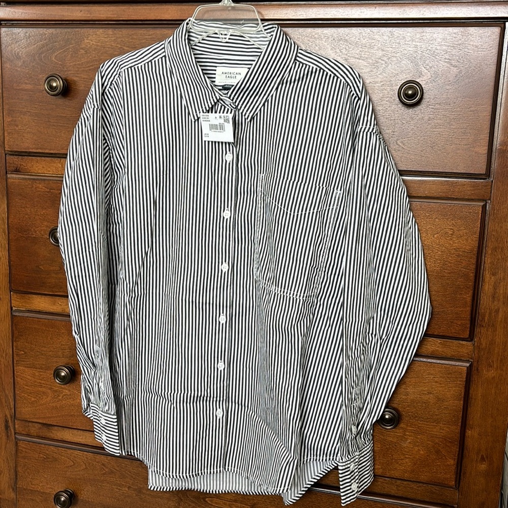 Ladies button-down long sleeve shirt
